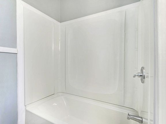 3rd image of 218 E Henry St #B
