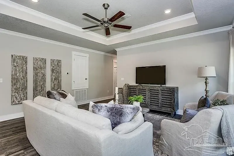 12522 Windsor Dr — Photo 2