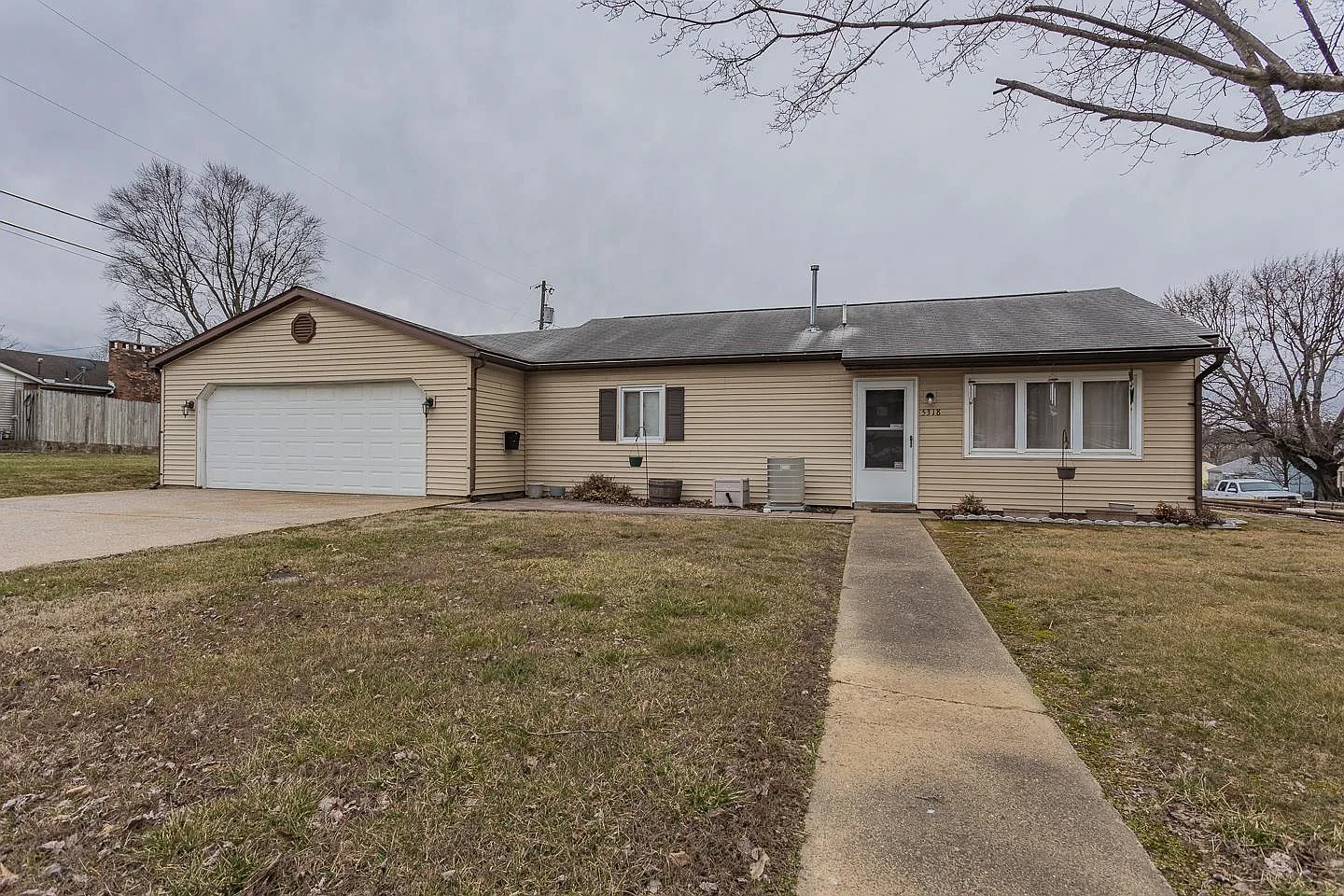 5318 Sherbrooke Rd photo 1