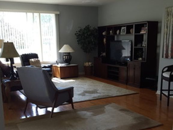 5th image of 12705 Oak Grove Dr