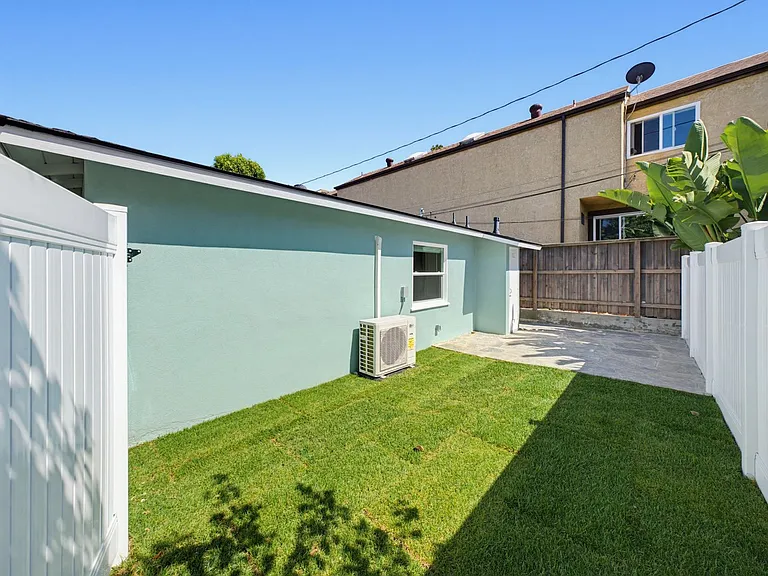 1929 Anaheim Ave — Photo 30