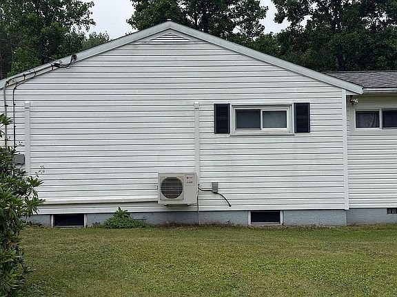 3rd image of 196 Sara Rd