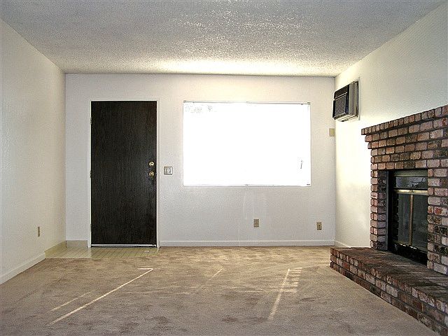 1st image of 304 Oak Manor Dr