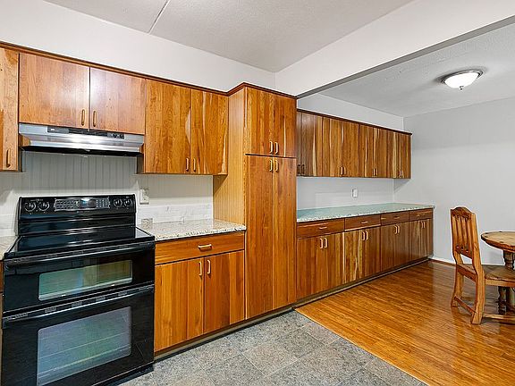 Kitchen/Dining open concept