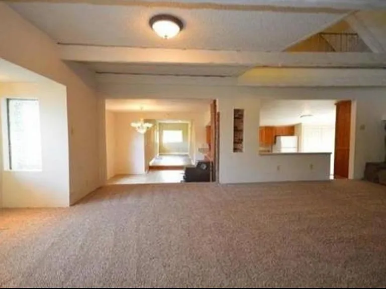 601 E Coeur D Alene Ave — Photo 17
