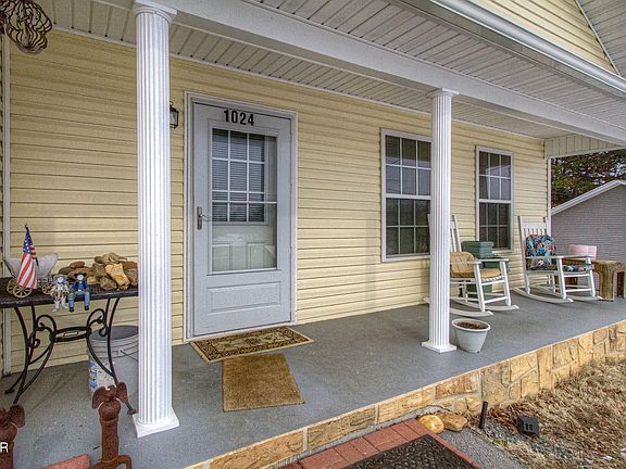 3rd image of 1024 Rosella Dr