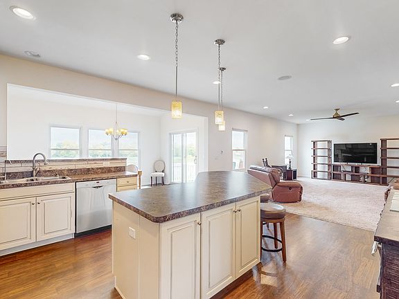 4th image of 25300 W Maggie Ln