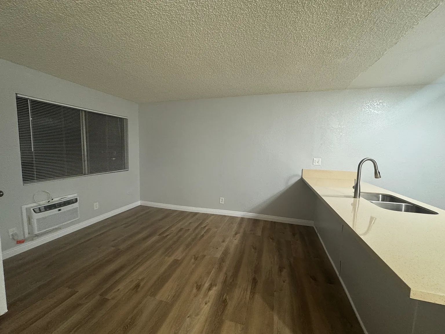 350 S Arroyo Dr — Photo 2