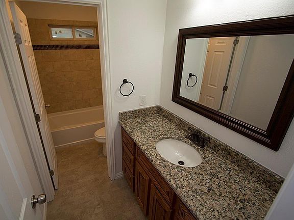 3rd image of 2804 Silvermeadow Ln