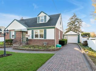 156 Warren St, Uniondale, NY 11553