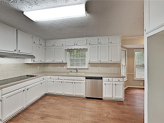 5th image of 4820 W Lake Dr SE