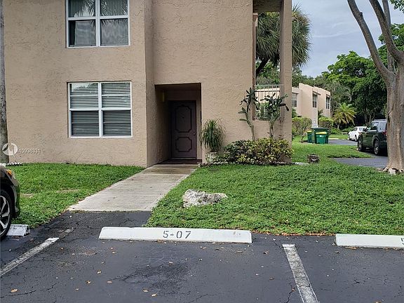 3rd image of 9430 Live Oak Pl APT 101