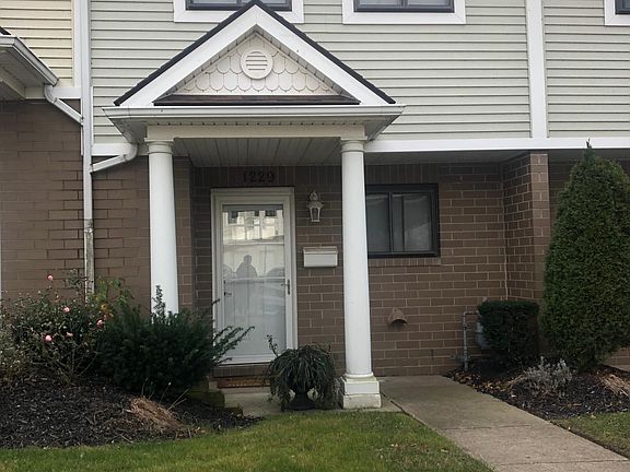 2nd image of 1229 W 70th St