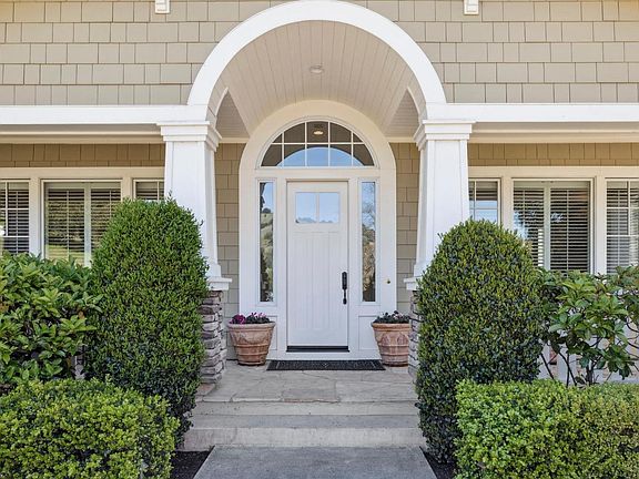 4th image of 1054 Valle View Court