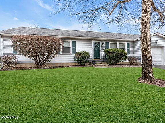 3rd image of 637 Garfield Avenue