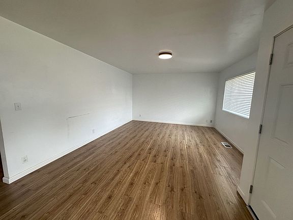 3rd image of 710 Willow St #85