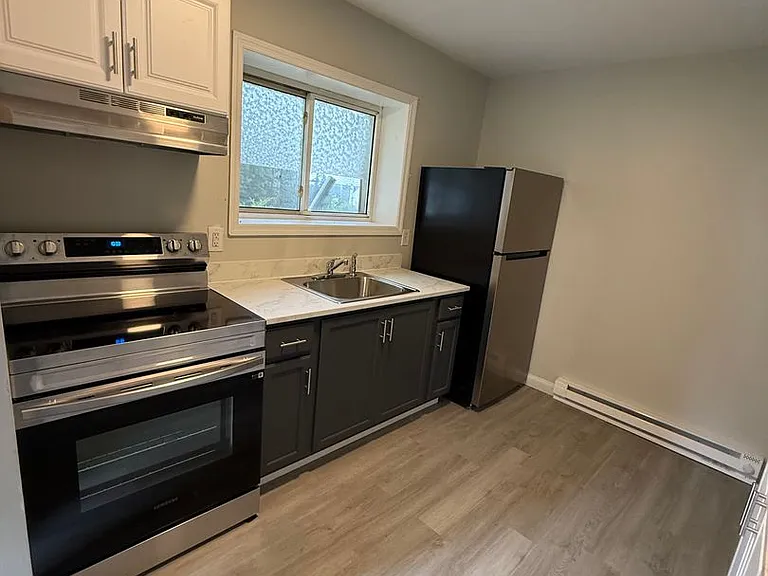 1201 Stafford Ave — Photo 3