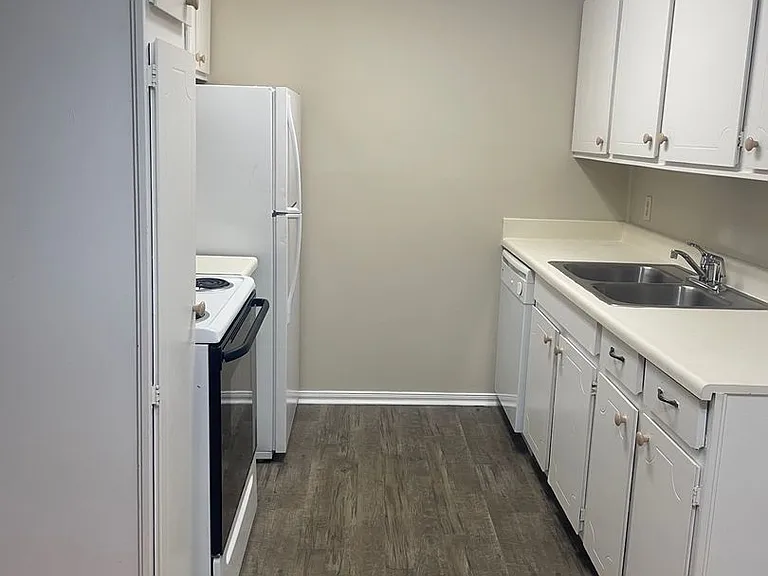 1224 Old Manor Rd — Photo 11
