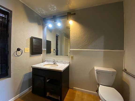 5th image of 103 E Homestead Ln