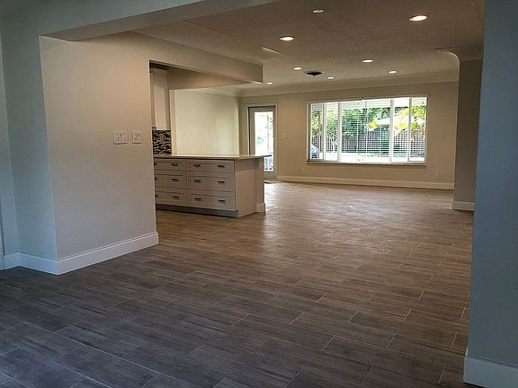 3rd image of 2690 NE 20th St