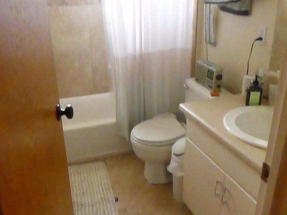 4th image of 318 Evelyn Ave