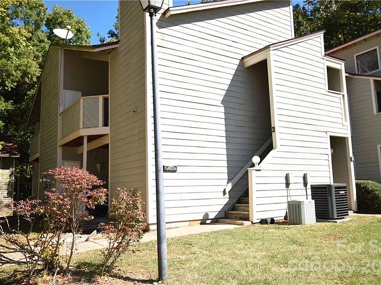4425 Sharon Chase Dr — Photo 6