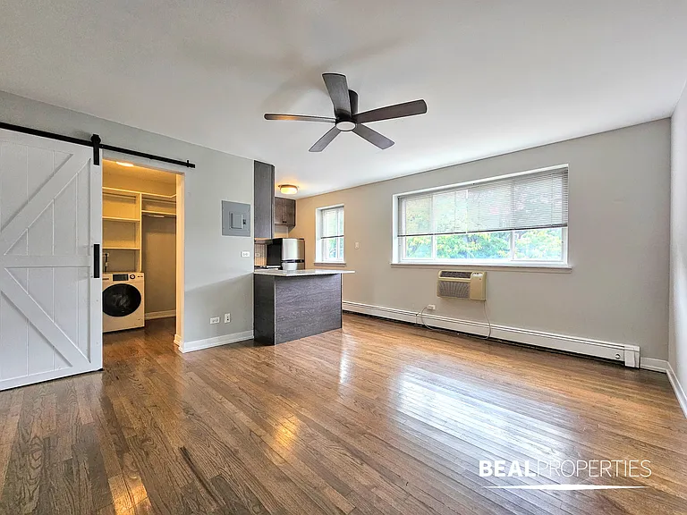 528 W Oakdale — Photo 15