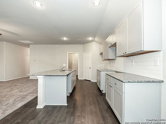 5th image of 218 Savage St