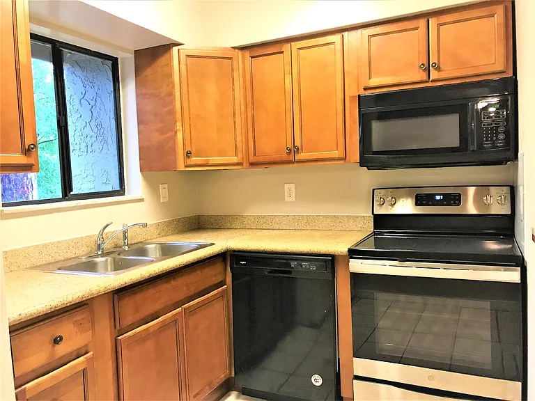 149 Springwood Cir #D — Photo 6
