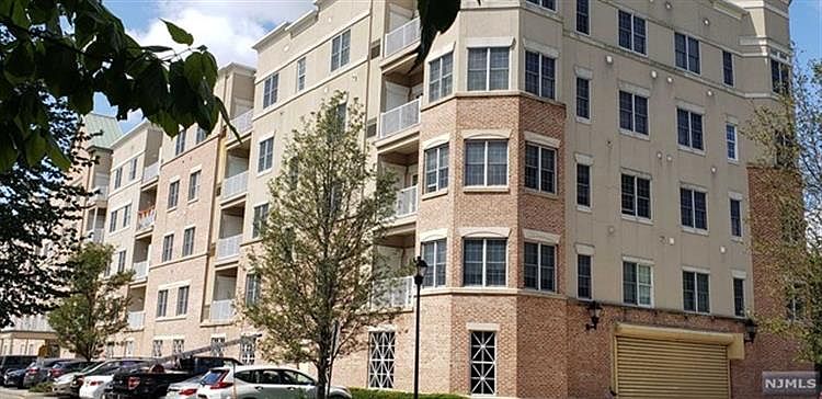 1st image of 1301 Windsor Park Ct #32