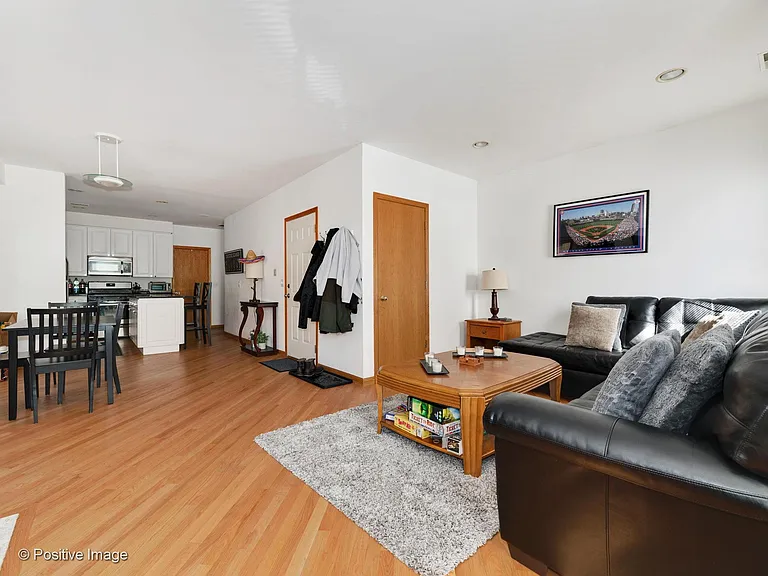 2340 N Greenview Ave #2 — Photo 6