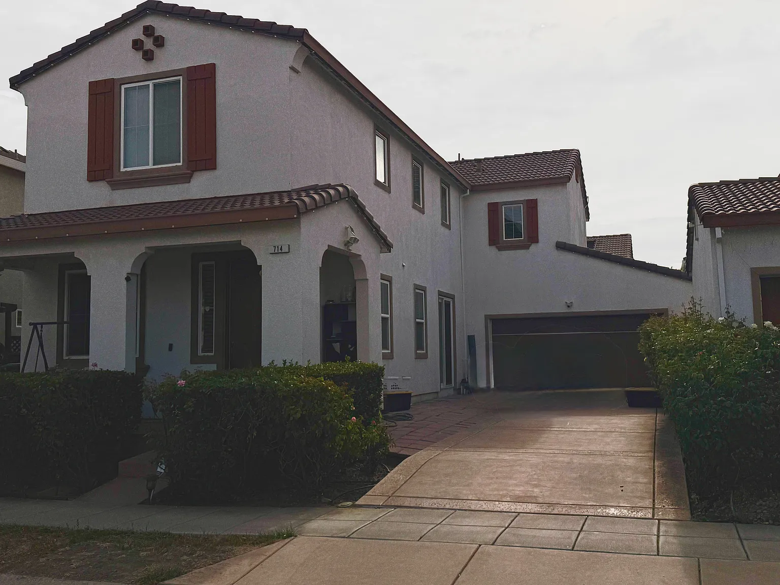 4 bed, 2058 sqft, $3,090 — Photo 2