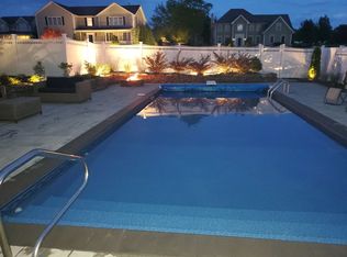 100 Greystone Ter, Portsmouth, RI 02871