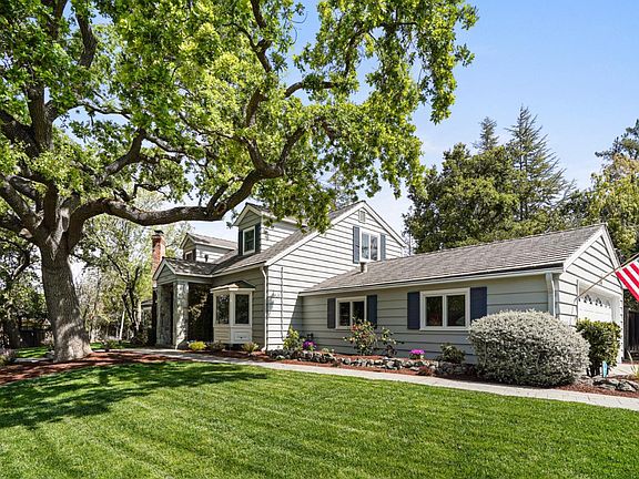 4th image of 13360 Surrey Ln
