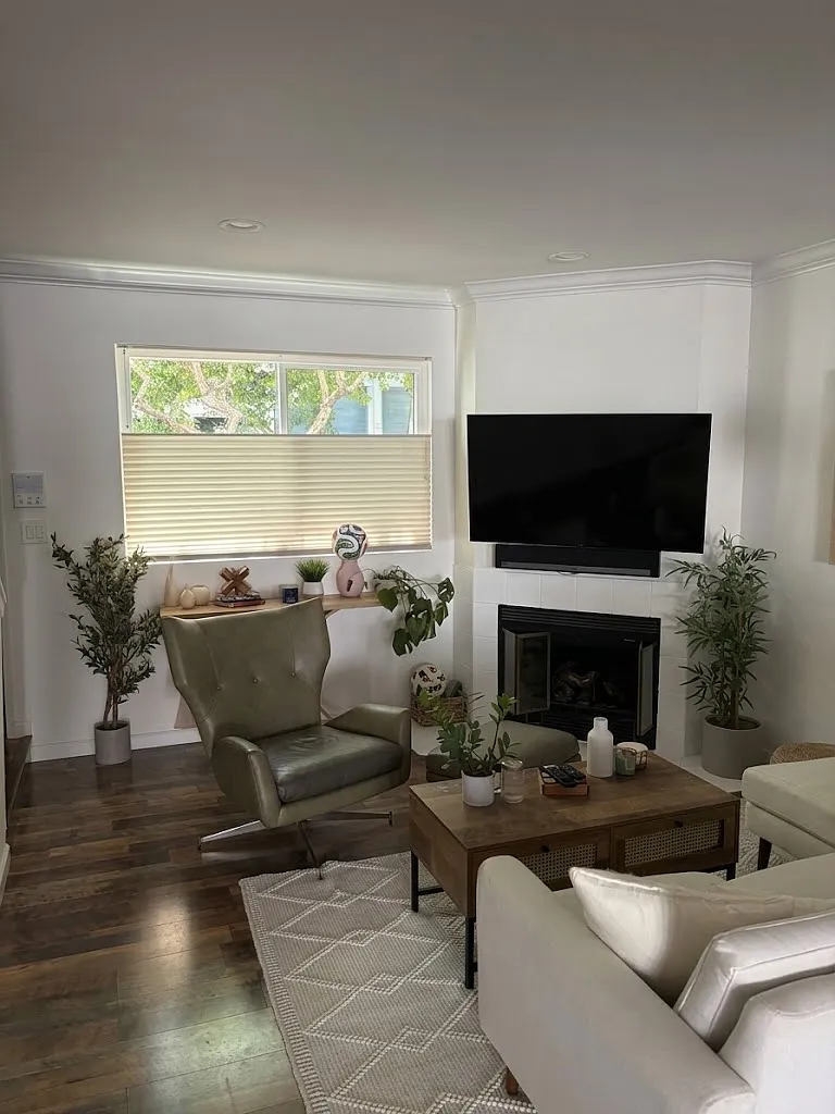 2 bed, 903 sqft, $3,950 — Photo 2
