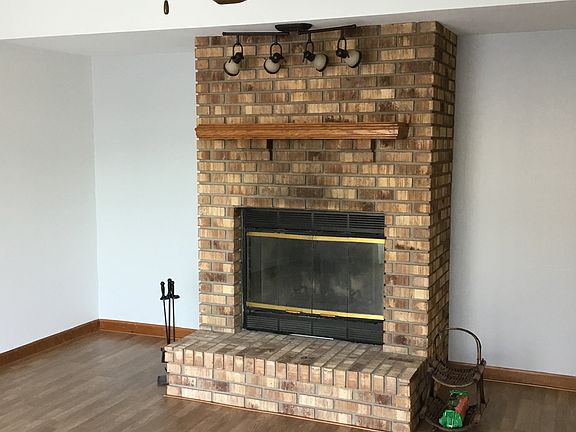 2nd image of 418 Marion St #10
