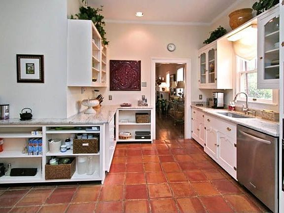 4th image of 209 W Rosewood Ave