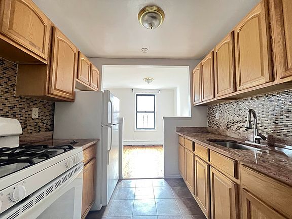 2nd image of 410 Saint Nicholas Ave APT 4G