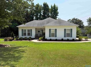 1414 Hickory St, Albertville, AL 35950
