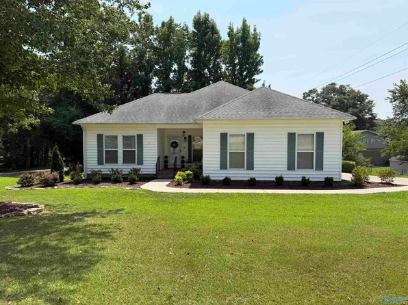 1414 Hickory St, Albertville, AL 35950
