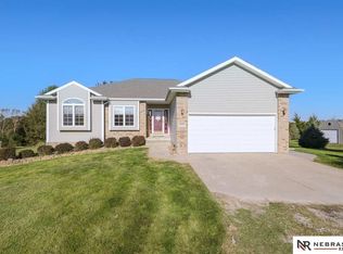 19572 Bomar Ln, Eagle, NE 68347