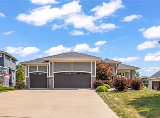 935 66th St, West Des Moines, IA 50266