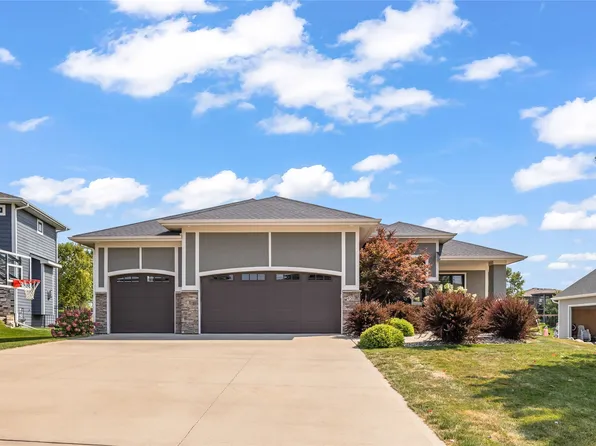 935 66th St, West Des Moines, IA 50266