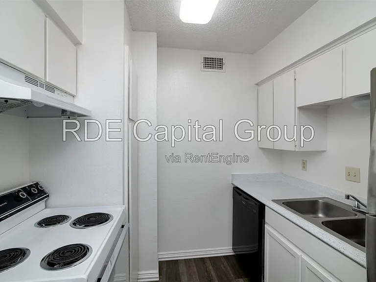 7054 Glenview Dr #71 — Photo 4