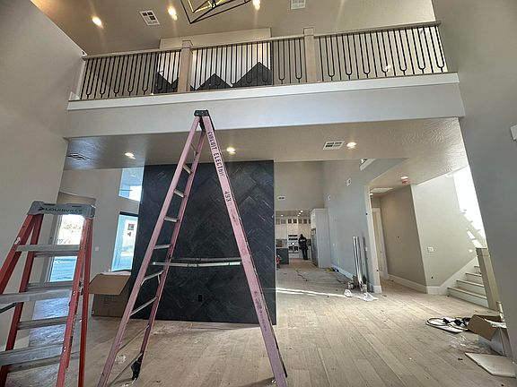 3rd image of 410 W Lamond Cir