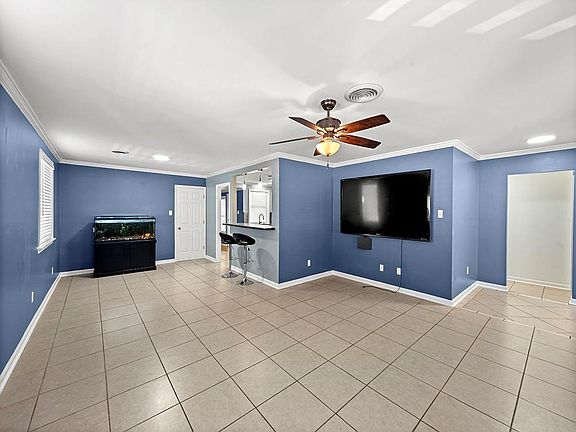 4th image of 5601 Chamberlain Dr