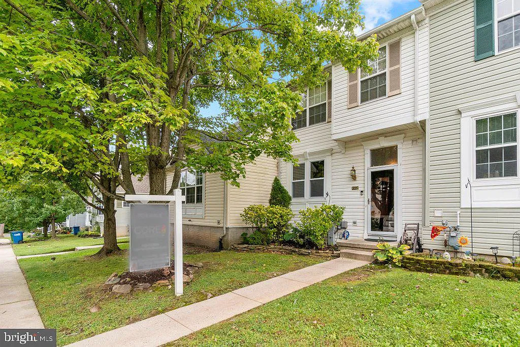 3 bed, 4.0 bath, 2274 sqft, $2,295 — Photo 1