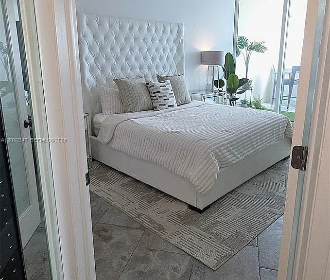 300 S Pointe Dr #908 — Photo 10