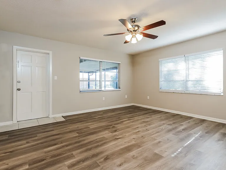1212 Hunt Ave — Photo 4