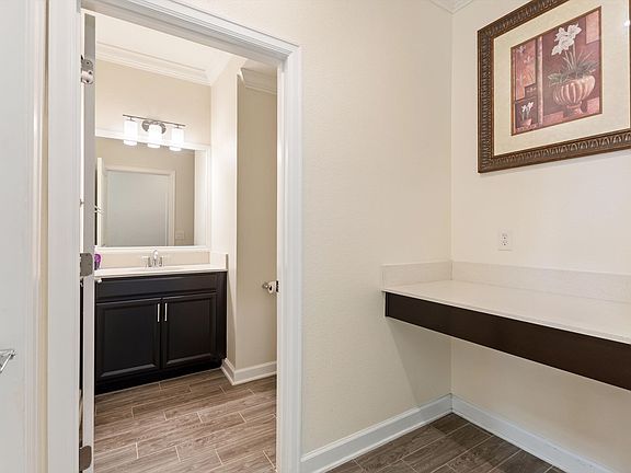 5th image of 8809 Bethpage Ln
